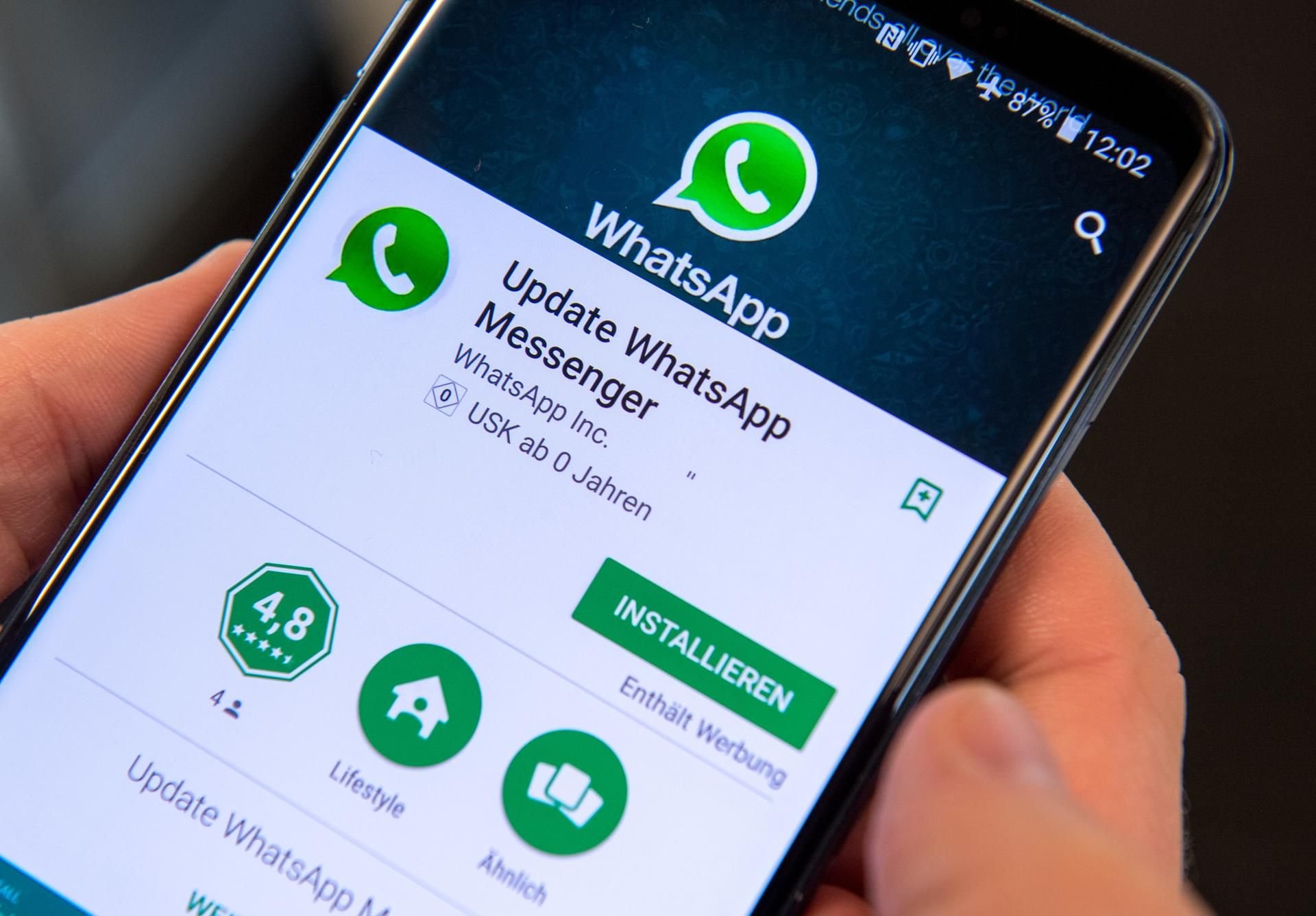 Nur vier Downloads und eine verdächtige Namensschreibweise? Hier handelt es sich mit Sicherheit um eine gefälschte App.