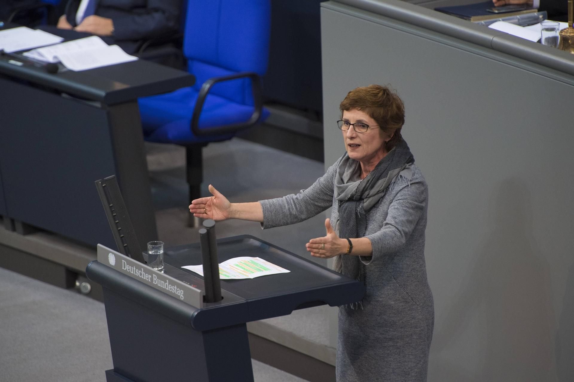 Die Grünen-Fraktionsgeschäftsführerin Britta Haßelmann bei ihrer Rede im Bundestag.