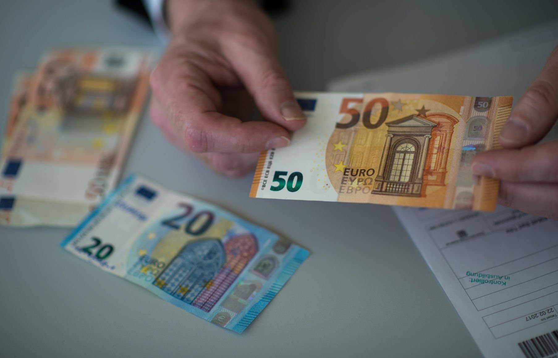 Die deutsche Bundesbank hat ein Analyszentrum für Falschgeld, das in der Hauptverwaltung der Bundesbank in Mainz untergebracht ist.