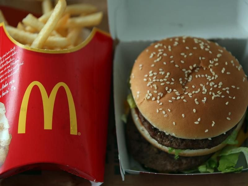Big-Mac-Menü von McDonald's: Die Fast-Food-Kette wehrt sich gegen den Vorwurf, ihren Lizenznehmern Preise vorzugeben. Foto: Oliver Berg/Illustration