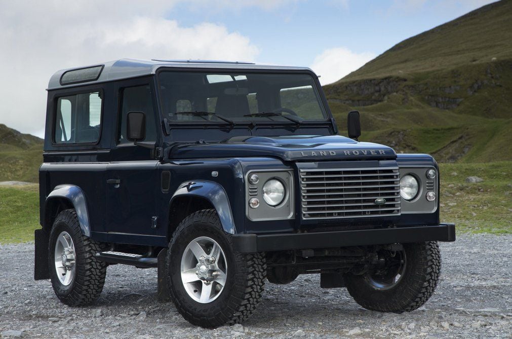 Land Rover hat 2013 noch einmal groß den 65. Geburtstag des Defender gefeiert, um kurz darauf für 2015 sein Produktionsende zu verkünden.