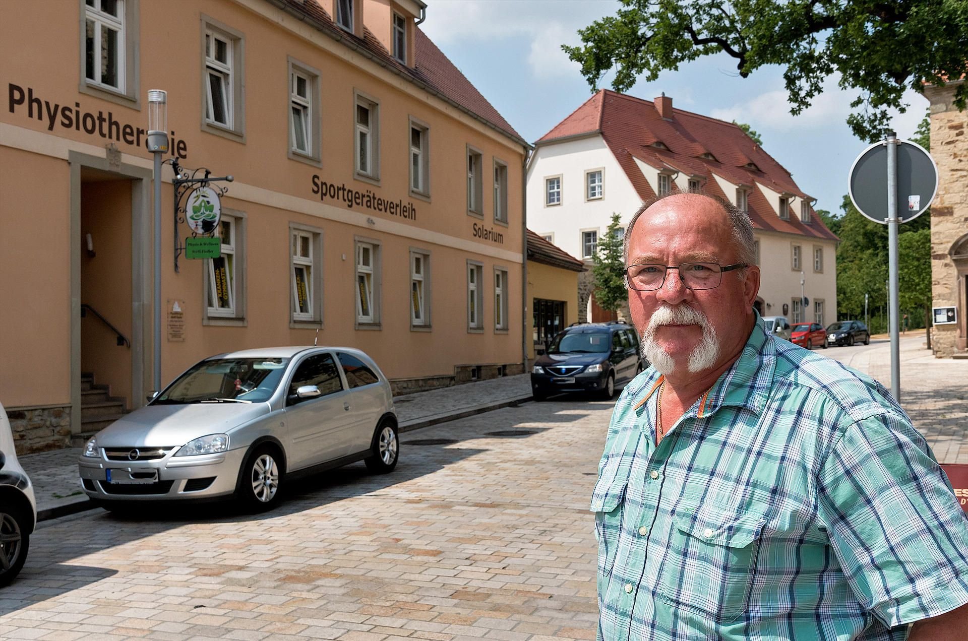 Sein Block: Den Straßenzug an der Promenade und der Querfurter Straße hat Arens komplett gekauft und saniert.