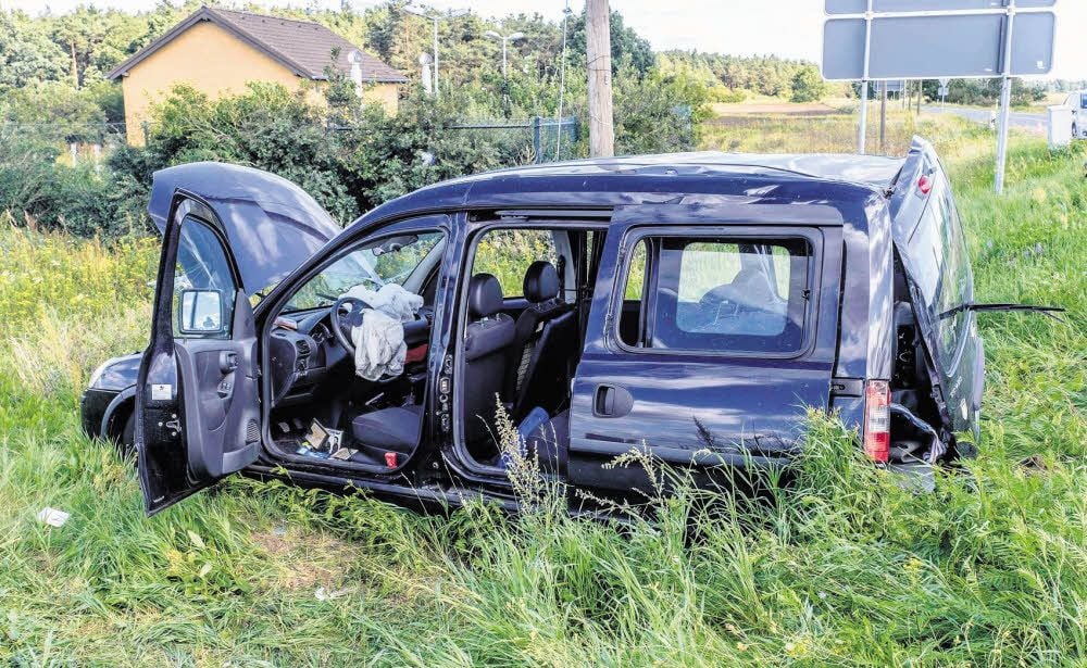 Nach dem Unfall auf der B100 war dieser Wagen nur noch ein Wrack.