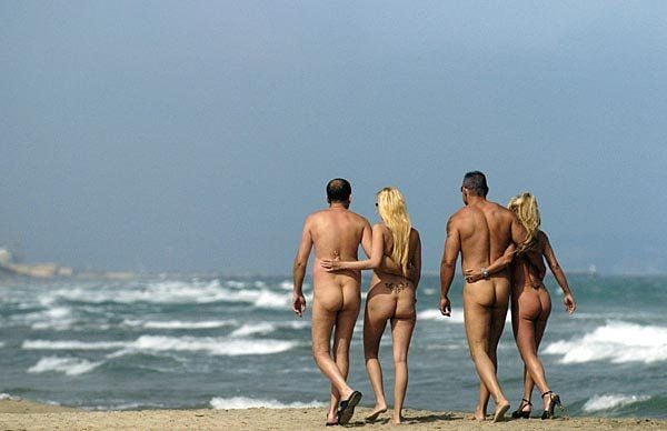 Textilfreies Baden am FKK-Strand: Urlauber lieben das Gefühl der Freiheit.