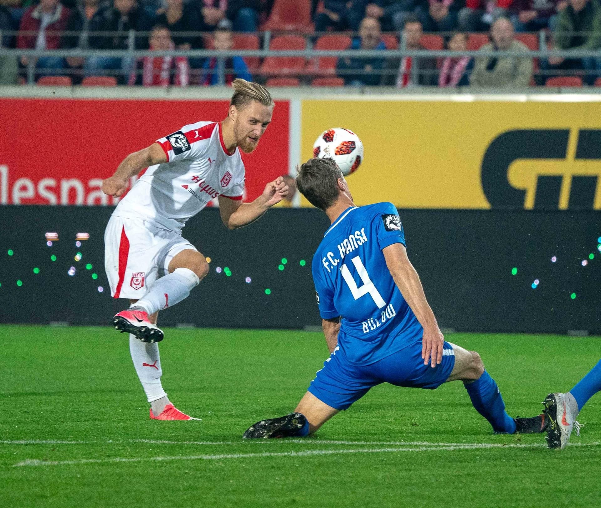 Schon am zweiten Spieltag empfängt der Halleschen im Erdgas Sportpark Hansa Rostock zum Ost-Duell.