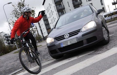 Die nervigsten Radfahrer-Typen: Der Kampfradler lässt sich nicht stoppen.