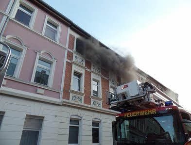 Bei einem Wohnungsbrand in der Dessauer Turmstraße ist ein Schaden von rund 20 000 Euro entstanden.