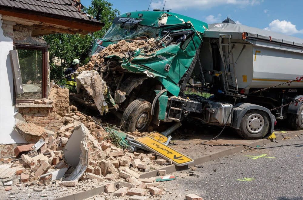 Das Führerhaus wurde eingedrückt.