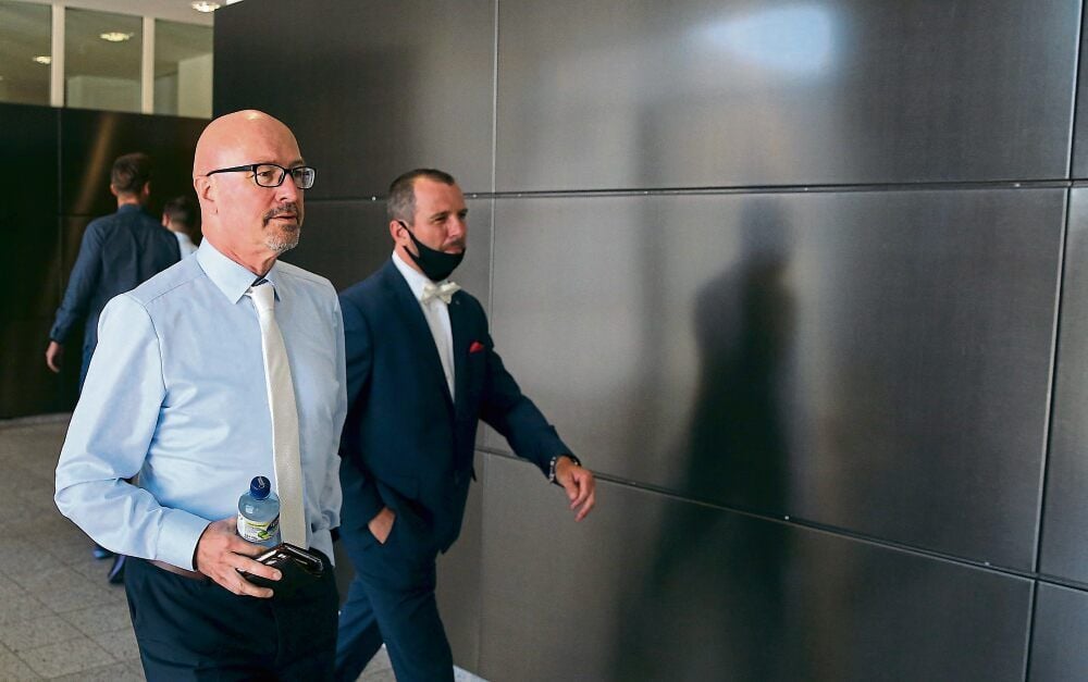 „Wir können ihn nur beraten“: Die zwei Pflichtverteidiger des Attentäters, Hans-Dieter Weber (links) aus Karlsruhe und Thomas Rutkowski aus Helbra.