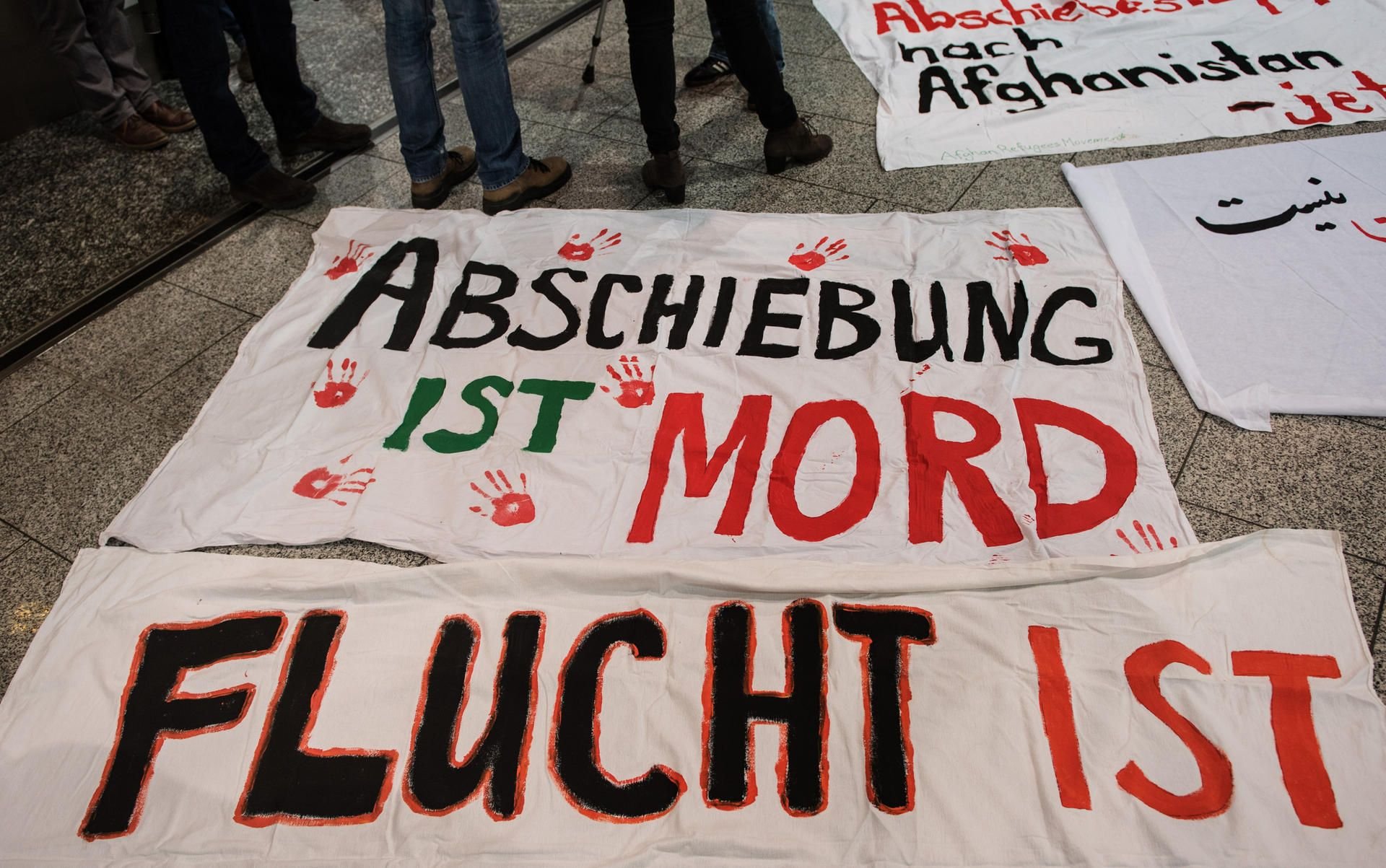 Es gibt starke Proteste gegen die Sammelabschiebung der Bundesregierung.