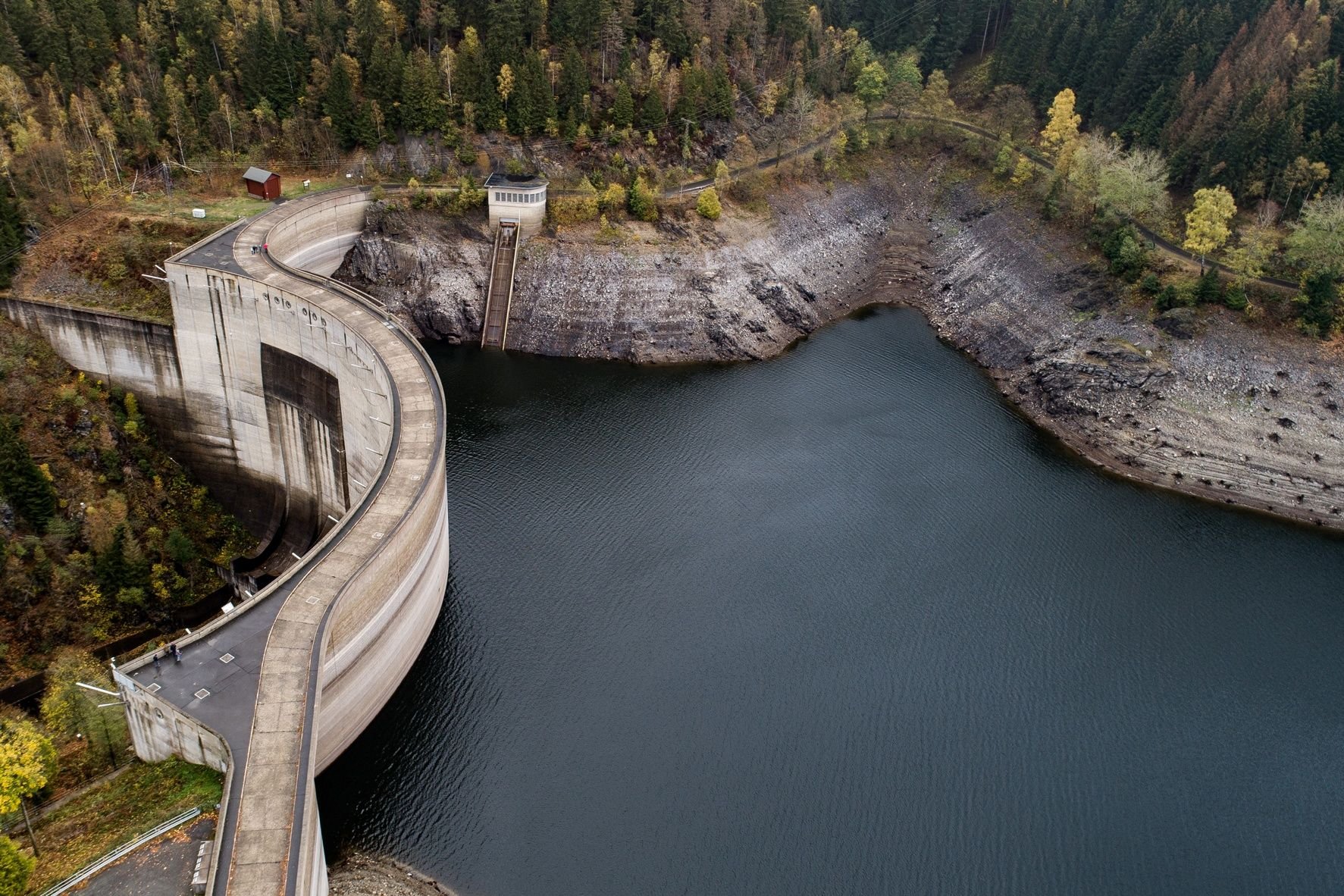 Der Okerstausee im zu Niedersachsen zählenden Westharz fasst rund 47 Millionen Kubikmeter Wasser.