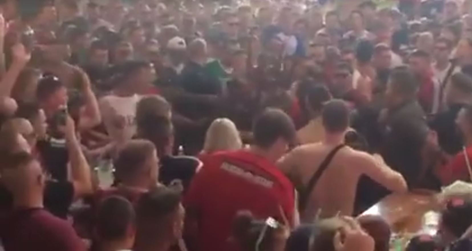 Der Tumult in der Großraumdiskothek wurde durch das Eingreifen von Polizei und Sicherheitspersonal beseitigt.