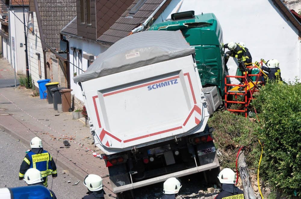 Der Sattelzug war bliebt in der Küche stecken.