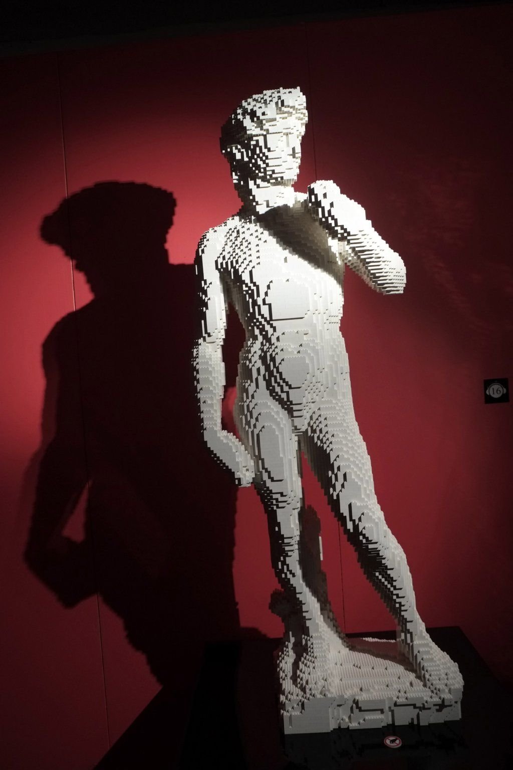 Michelangelos David aus Lego: Vielleicht kann man sich mit der Nachbildung gegen das Stendhal-Syndrom sensibilisieren?