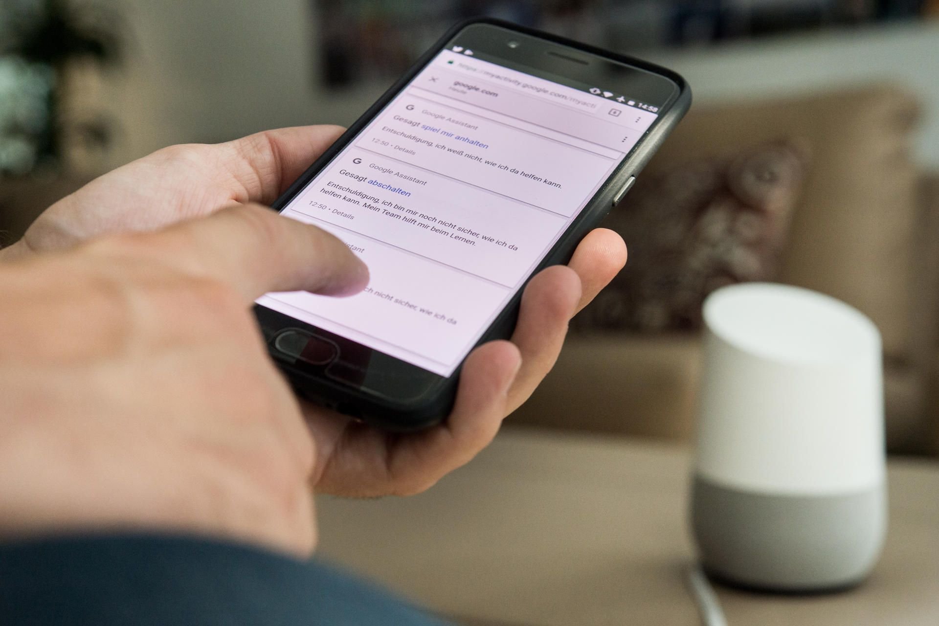 Nun schickt auch Google einen Sprachassistenten ins Rennen. Doch was kann Google Home, was Alexa nicht kann – und anders herum?