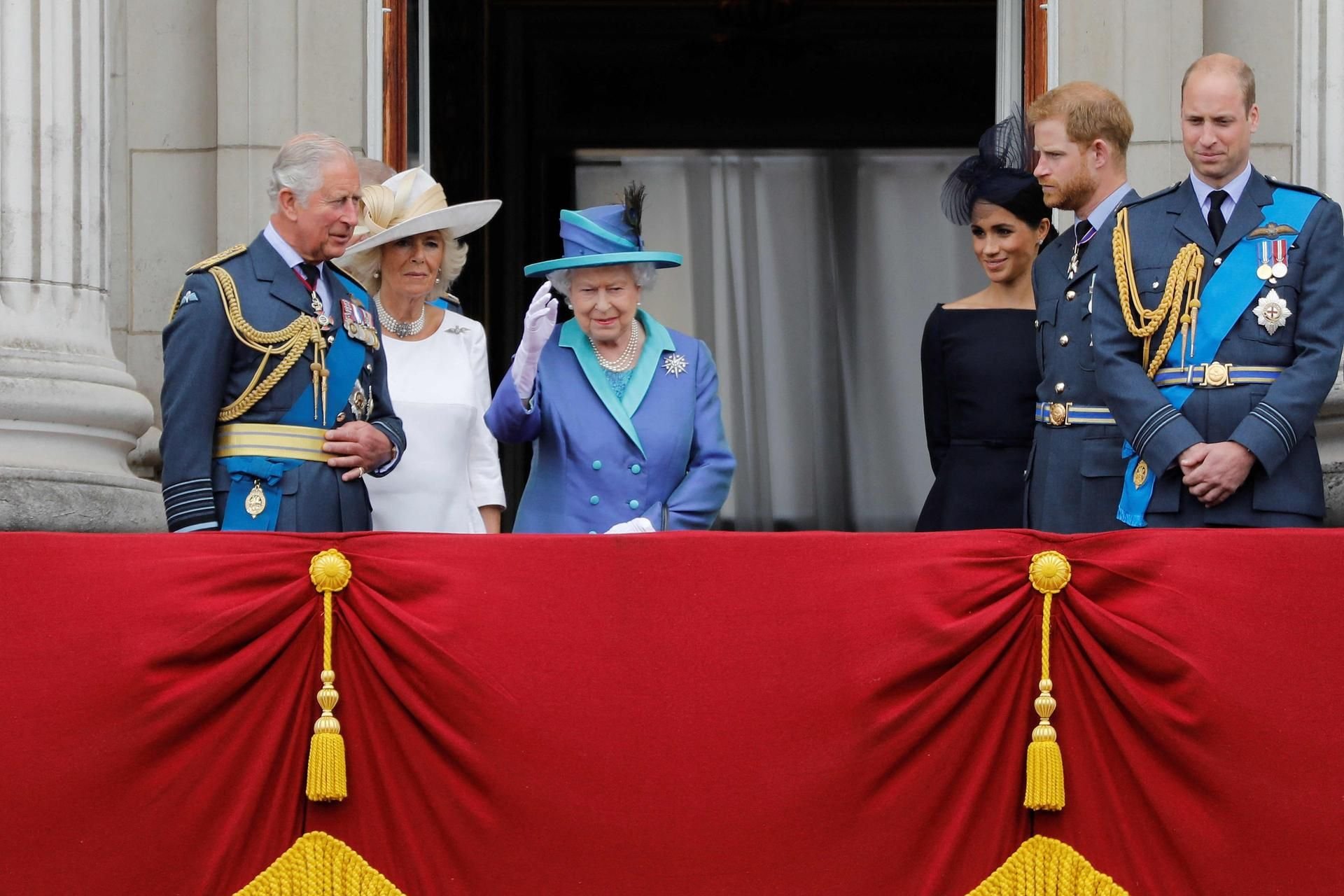 Wird es so nicht mehr geben: Die königliche Familie mit Prinz Harry und seiner Frau Meghan auf dem Balkon des Buckingham-Palasts.