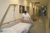 Bundesfreiwilligendienst im Krankenhaus. In Sachsen-Anhalt nimmt die Zahl der „Bufdis“ immer mehr ab. (Symbolbild)