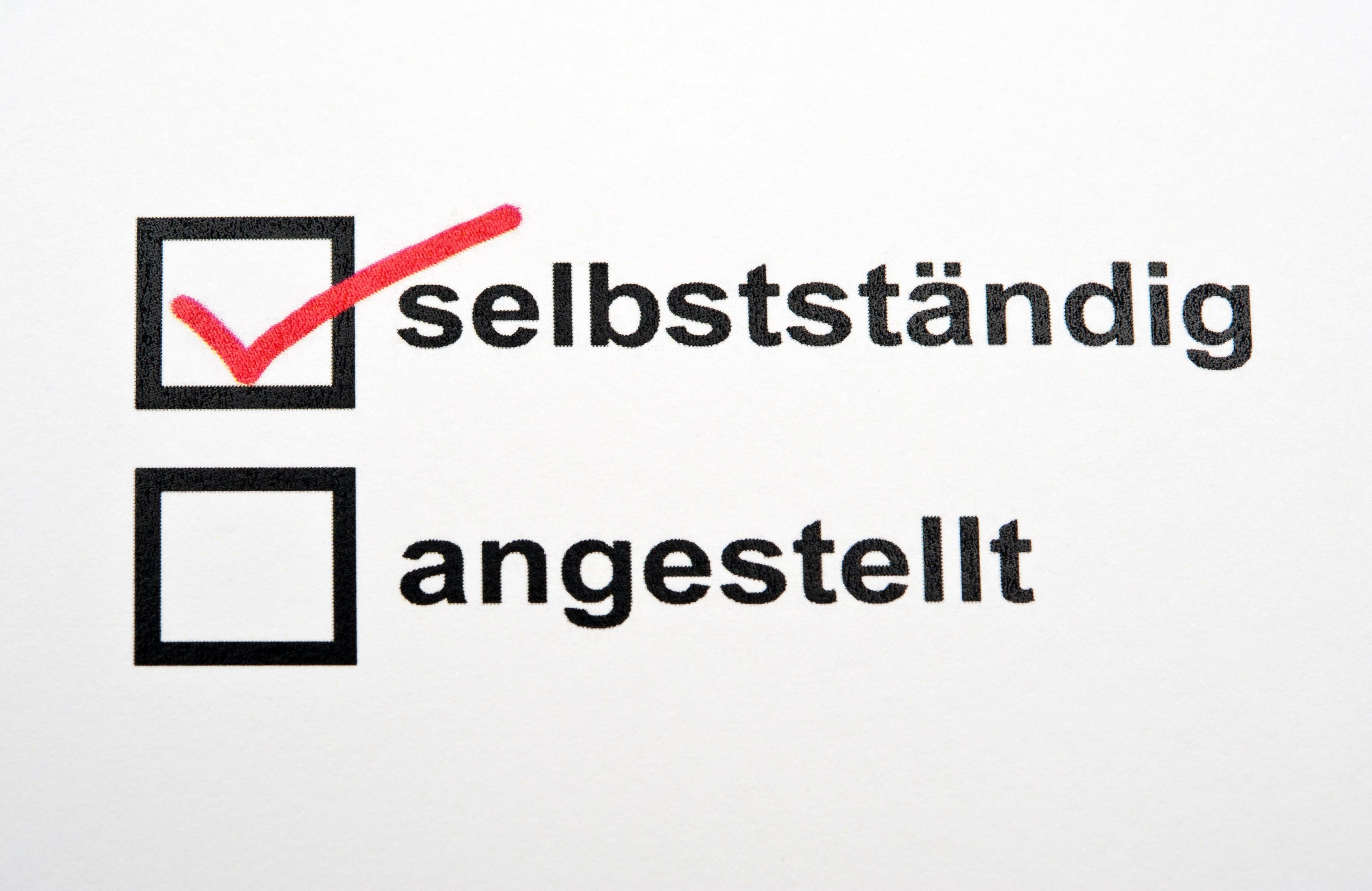 Für Selbstständige ist eine Steuererklärung Pflicht. Wer seine Kosten richtig absetzt, kann dabei aber auch profitieren.