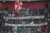 RB-Fans protestieren beim Montagsspiel in Düsseldorf gegen die langen Auswärtsfahrten unter der Woche. "Montags quer durchs ganze Land - Wo ist der Sinn, wo der Verstand?"