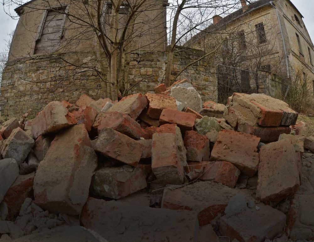 Ziegelsteine und Mörtelreste wurden an der Walkmühle in Mehringen illegal abgekippt.