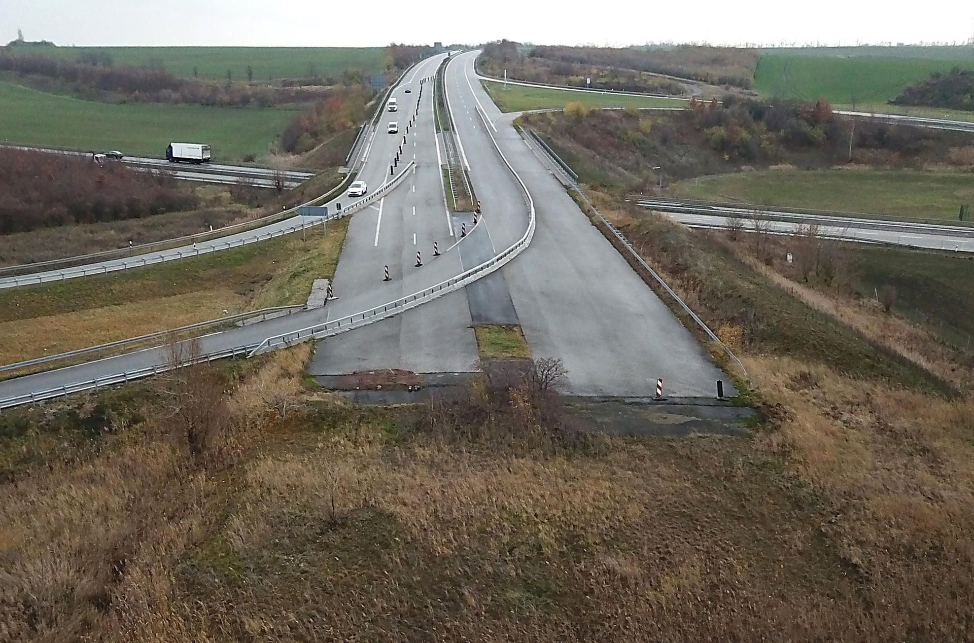 Die letzten 12,6 Kilometer werden nun weitergebaut. Im Jahr 2025 soll die A143 fertig sein und dann A14 und A38 miteinander verbinden.