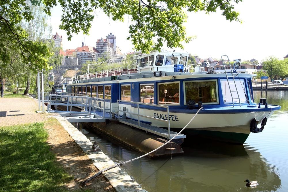 Das Fahrgastschiff „MS Saalefee“ legt - Stand Donnerstag - am 22. Mai erstmals in dieser Saison in Bernburg ab.
