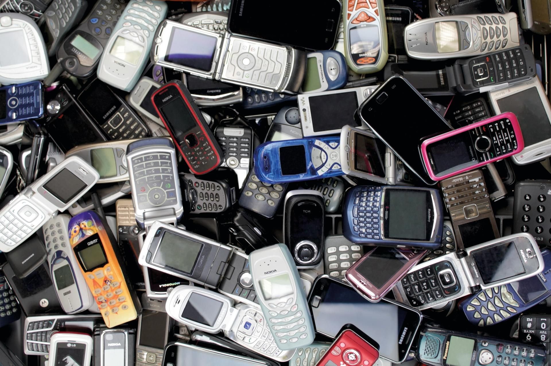 Jedes Jahr ein neues Smartphone? Aber was passiert mit den alten Geräten?