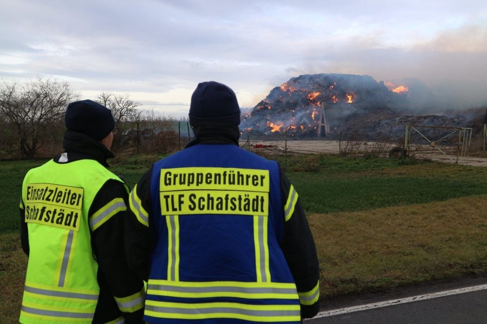 Im Wechsel von sechs Stunden hielten die Wehren der Goethestadt am Donnerstag Brandwache an der Sandstraße.