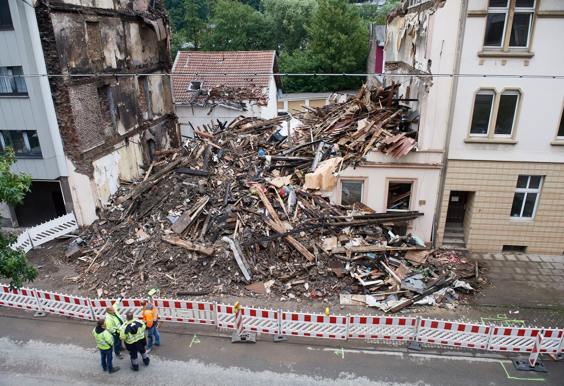 In Wuppertal ist ein Wohnhaus in Schutt und Asche gelegt worden.