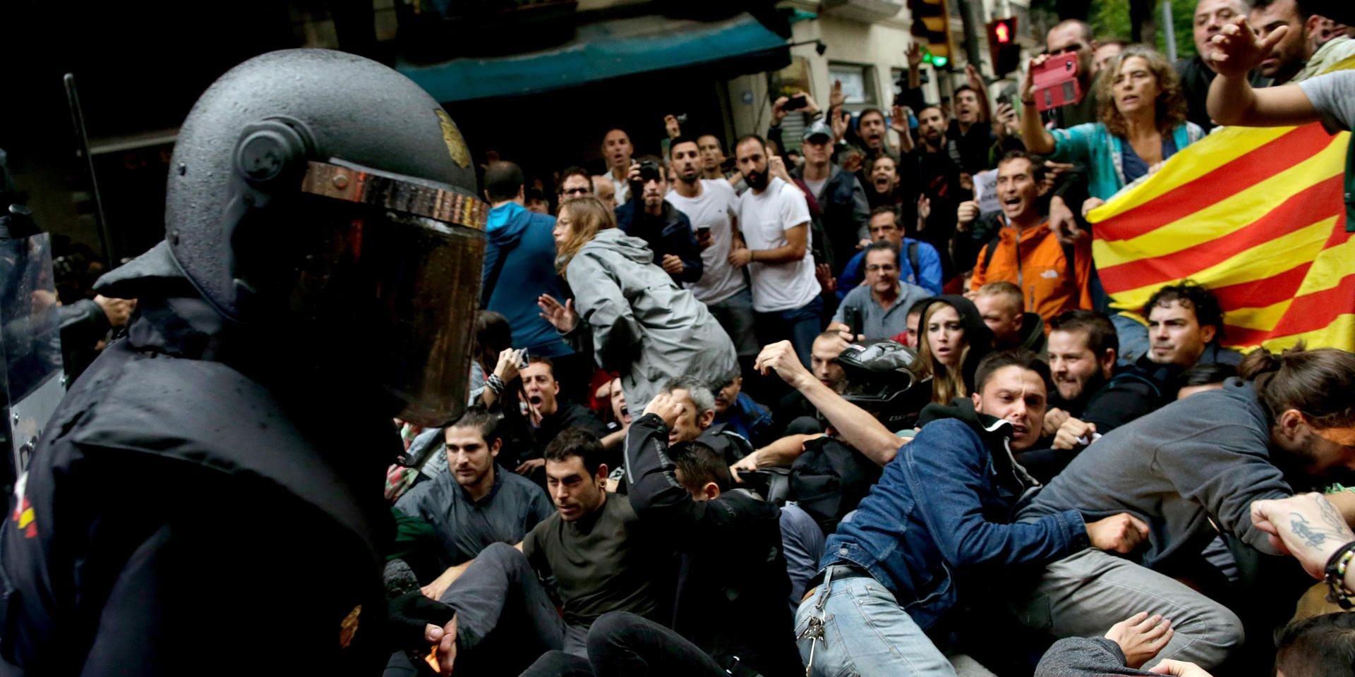In Barcelona ist es zu Zusammenstößen zwischen Polizei und Demonstranten gekommen.