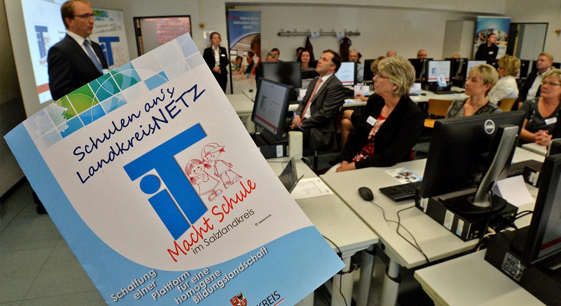 Im September 2015 wurde das Projekt „IT macht Schule” in der Berufsschule in Aschersleben vorgestellt.