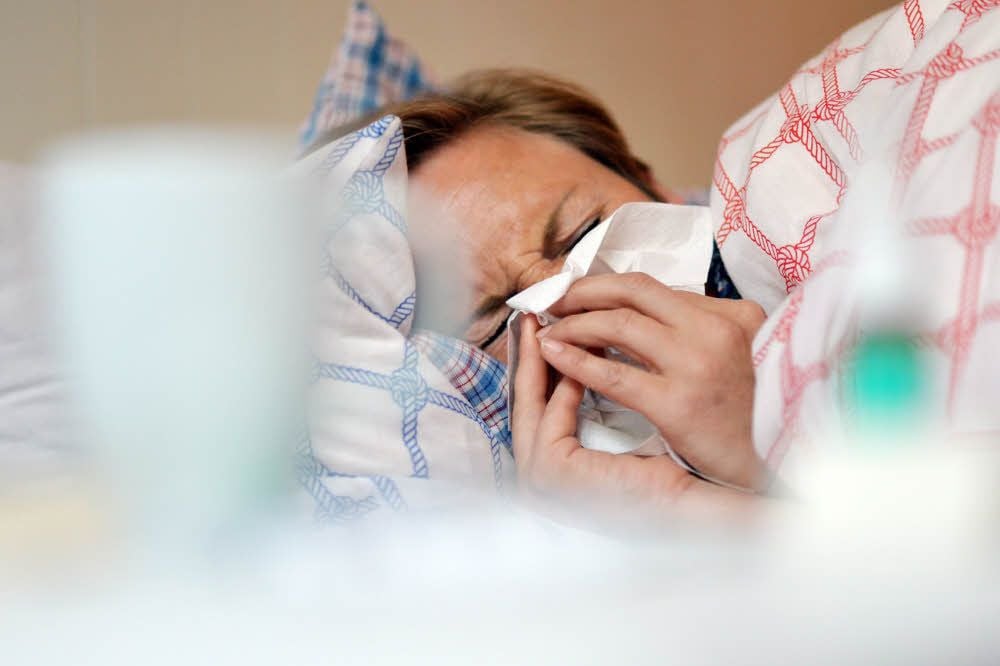 Wer an Grippe erkrankt ist, der gehört ins Bett.