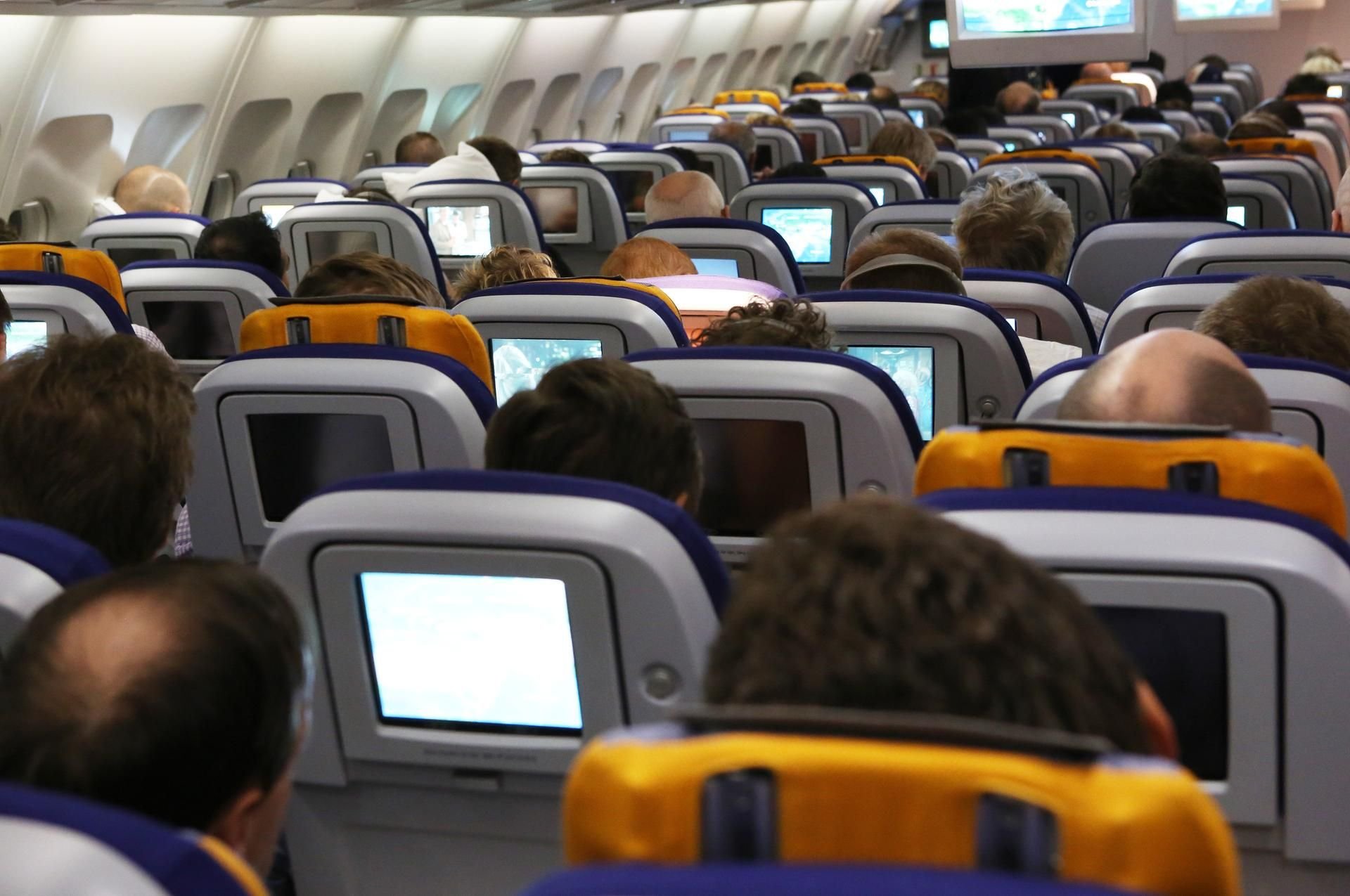 Im Flugzeug sind die Sitznachbarn besonders wichtig - denn man sitzt meist sehr eng nebeneinander.