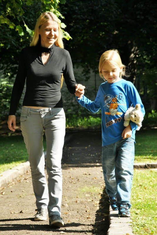 Michaela Heidemann und ihr sechsjähriger Sohn Jamie.