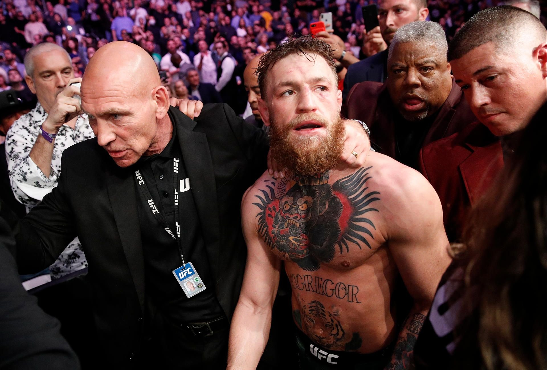 Conor McGregor (r.) musste sich Khabib Nurmagomedov geschlagen geben.