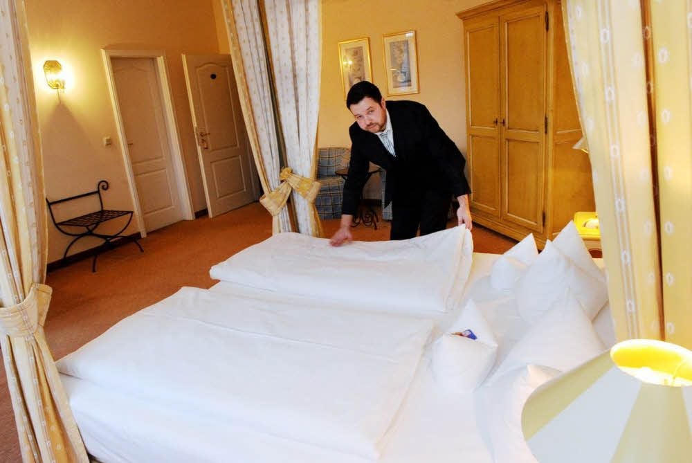 „Richtig hoch war die Nachfrage nach dem Sachsen-Anhalt-Tag in Sangerhausen“, berichtet Lars Boeland. Er ist Chefrezeptionist im Eisleber Hotel Graf von Mansfeld. Das Hotel mit seinen 100 Betten ist zum Sachsen-Anhalt-Tag in diesem Sommer restlos ausgebucht.