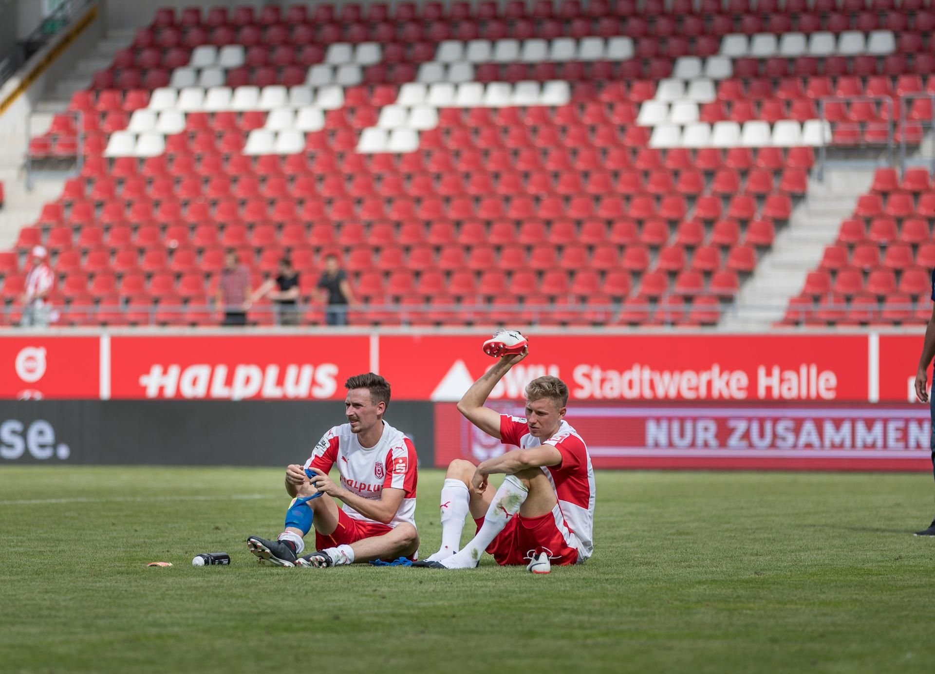 Enttäuschte HFC-Profis, wie hier Martin Röser und Tobias Schilk, gab es zuletzt häufig.