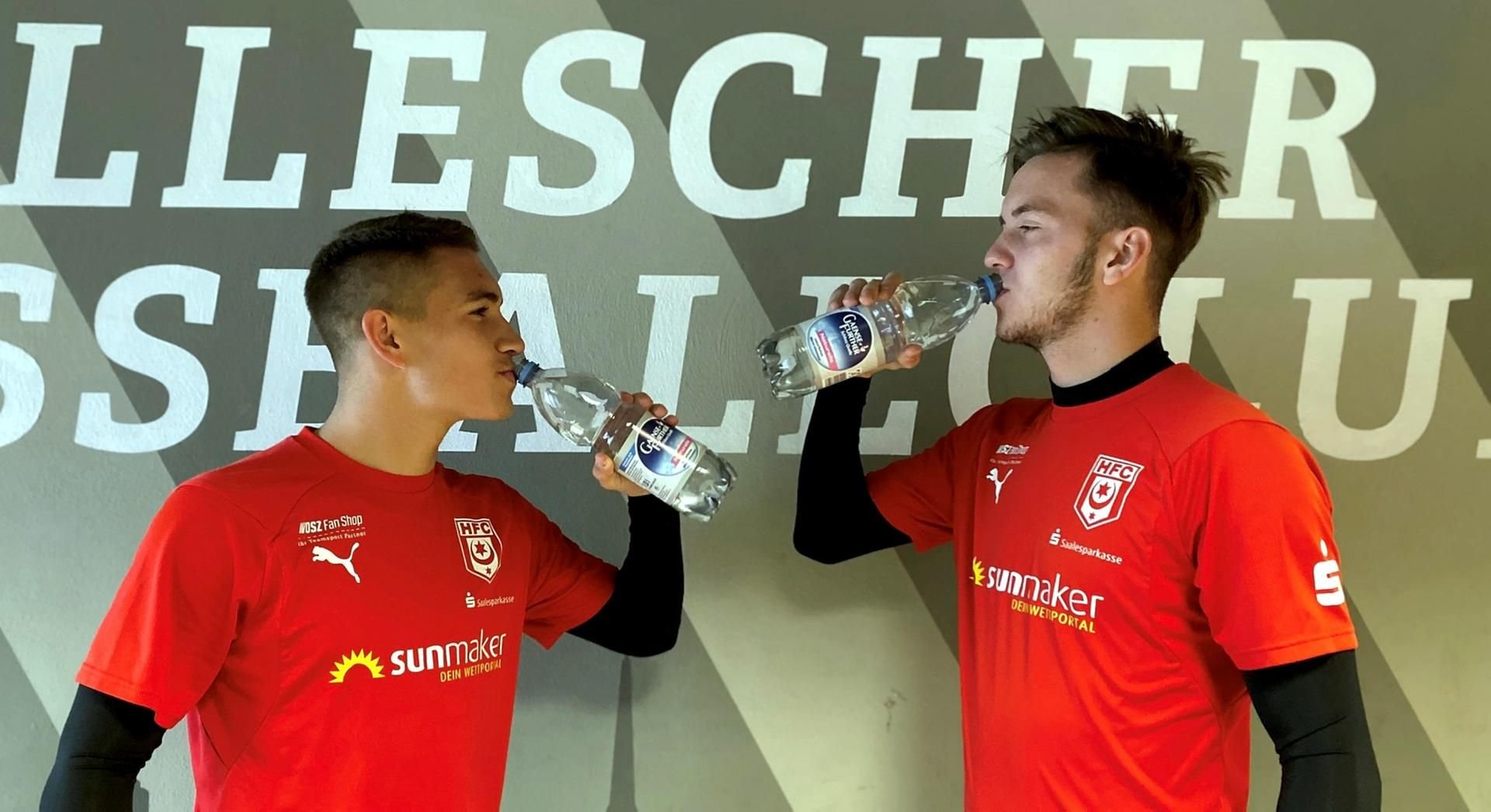 Das Mineralwasser aus der Region soll den Fußballern vom HFC noch mehr Energie bescheren.
