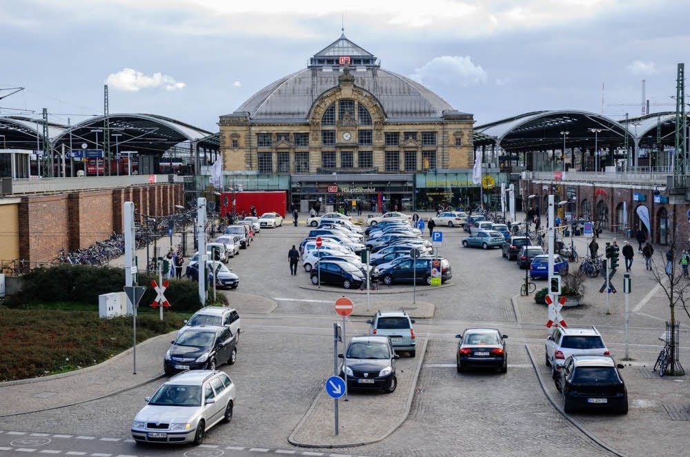 Kein Platz mehr frei am Hauptbahnhof? Ab Montagbend wird es an den Gleisen deutlicher ruhiger zugehen.