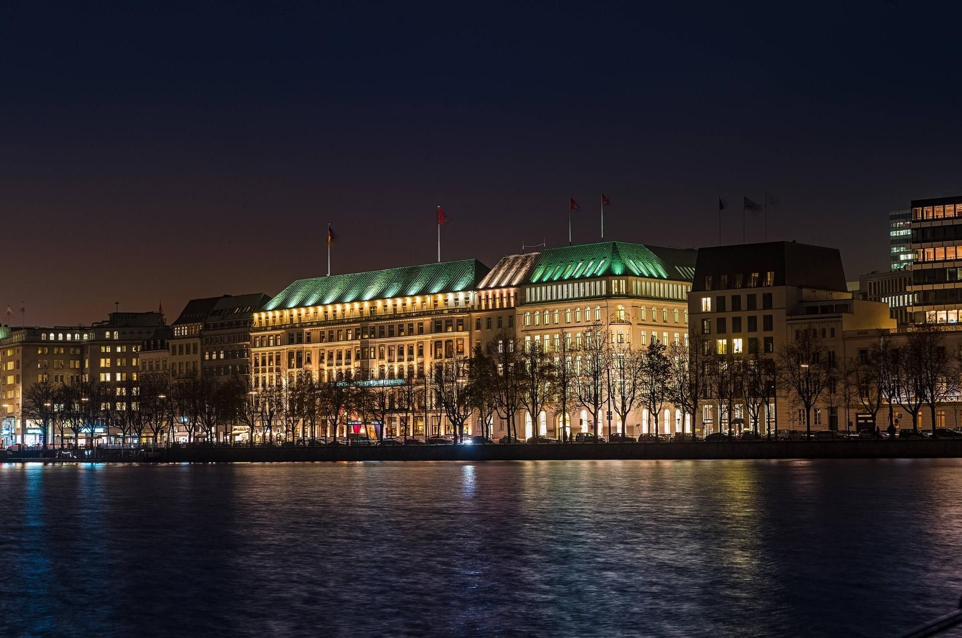 Das Hotel „Vier Jahreszeiten“ in Hamburg