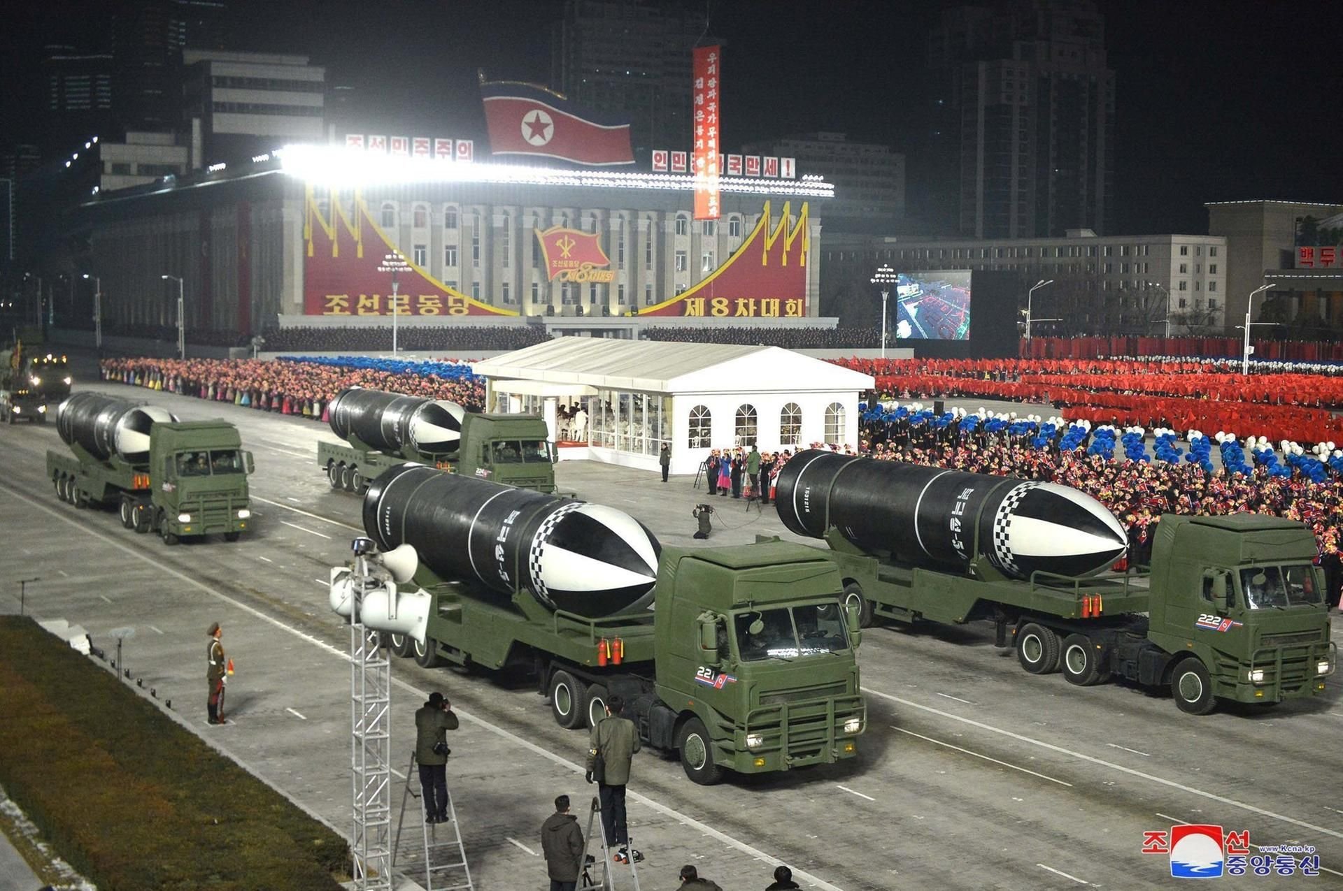 Am Donnerstagabend fand eine Militärparade in Pjöngjang statt.