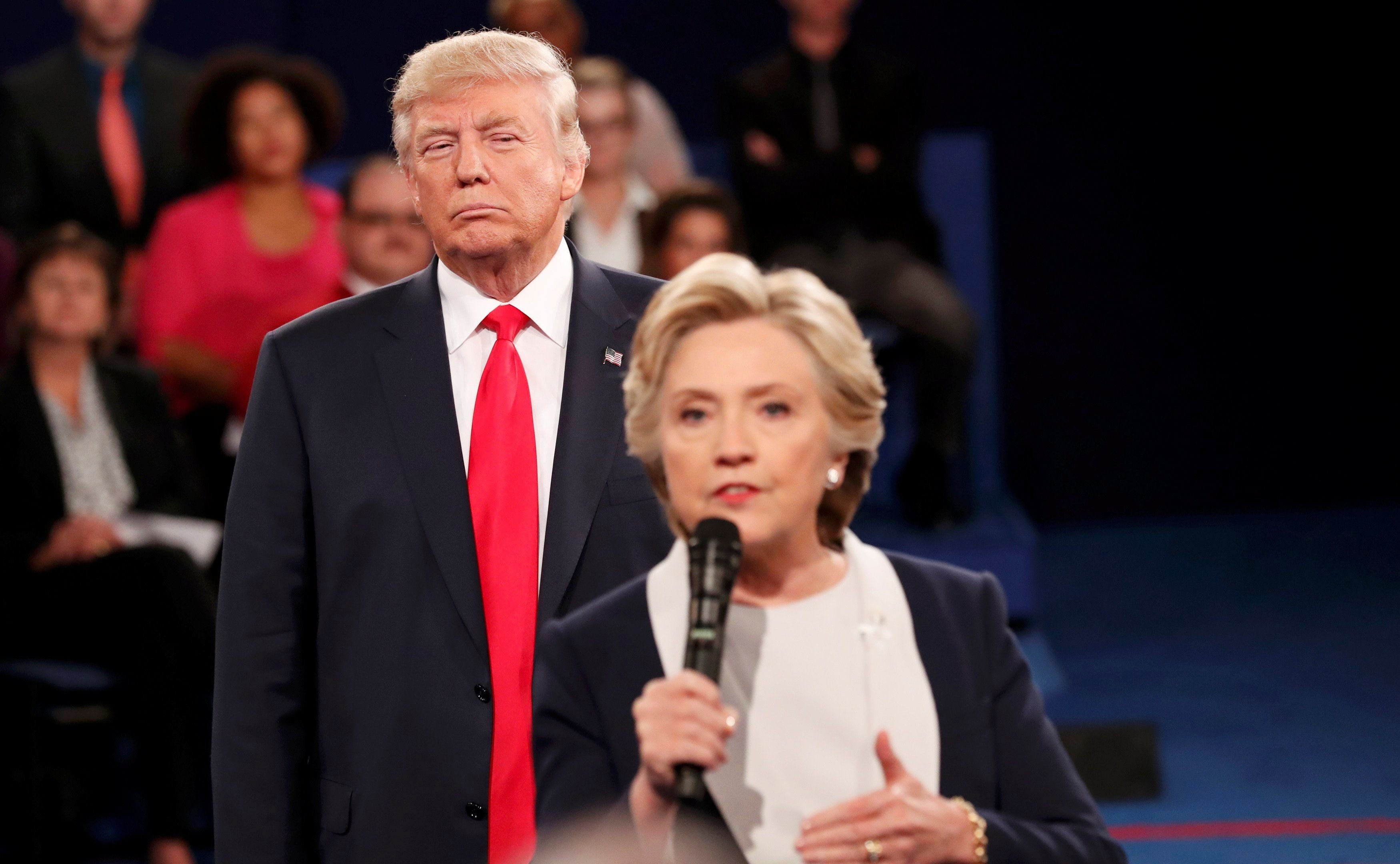 Hillary Clinton und Donald Trump haben sich in St. Louis eine hitzige Debatte geliefert.