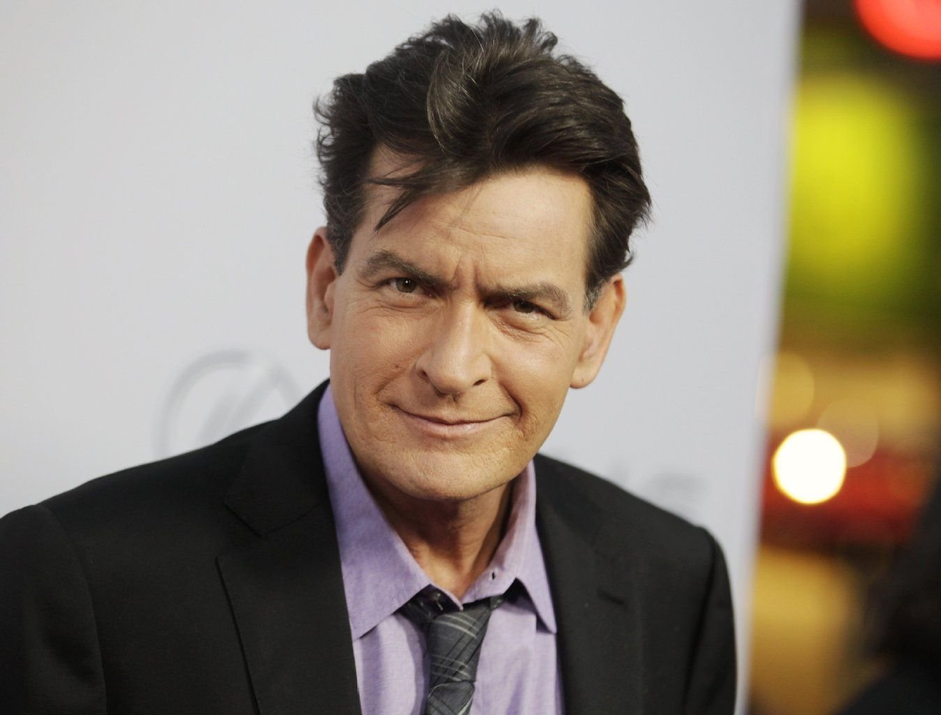 US-Schauspieler Charlie Sheen will offenbar am Dienstag seine HIV-Infektion in einem Fernsehinterview öffentlich machen.