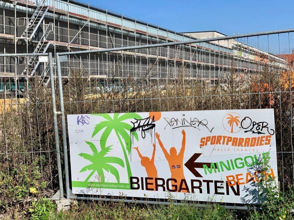 Seit 13 Jahren wird am Sportparadies gearbeitet. Fertig wird es nicht - zumindest nicht nach der alten Planung. Für das Areal gibt es eine neue Idee.