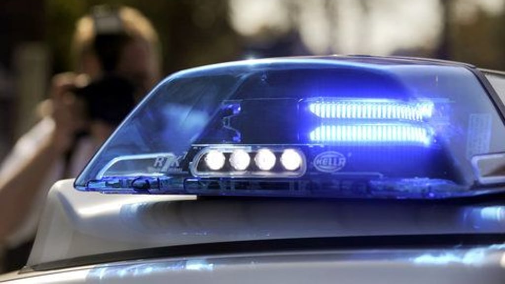 Ein 33-jähriger Magdeburger teilte der Polizei Donnerstagfrüh mit, dass sich zwei unbekannten Personen Zutritt zu einem Garagenkomplex verschafften und dort Garagen aufgebrochen haben sollen.