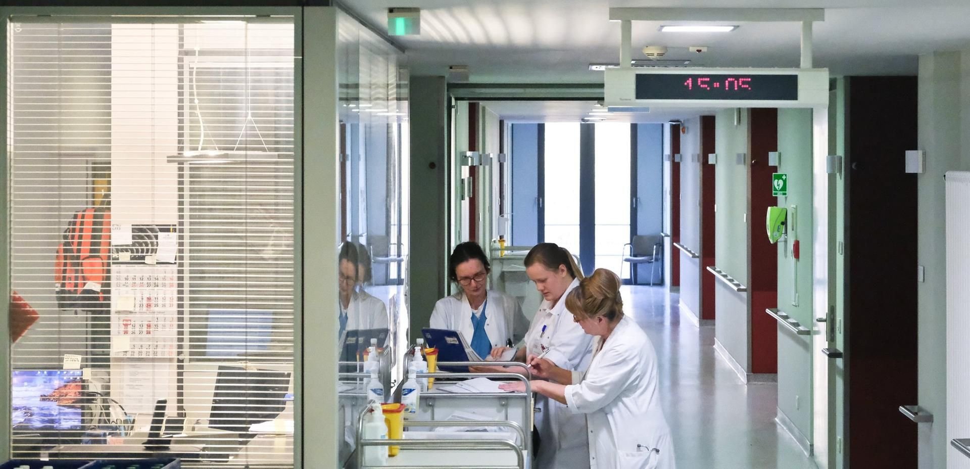 Krankenhausbetrieb auf der Station Inneres im Diakoniekrankenhaus: Um den Verbleib der Klinik gibt es stets wiederkehrende Debatten.