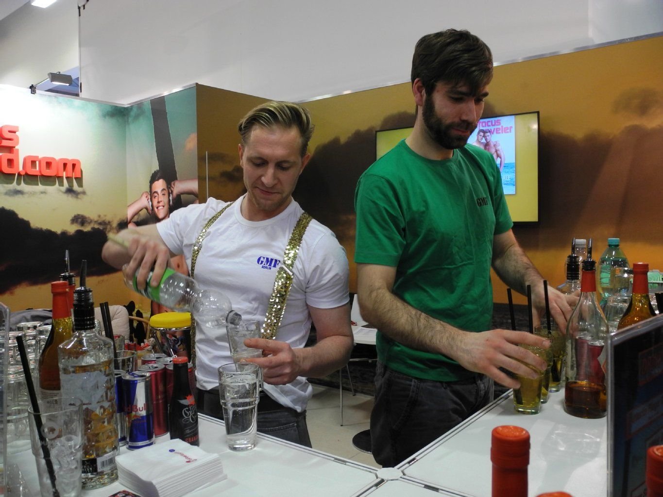 Bunte Cocktails können sich die Besucher im ITB-Bereich Gay&Lesbian Travel schmecken lassen.
