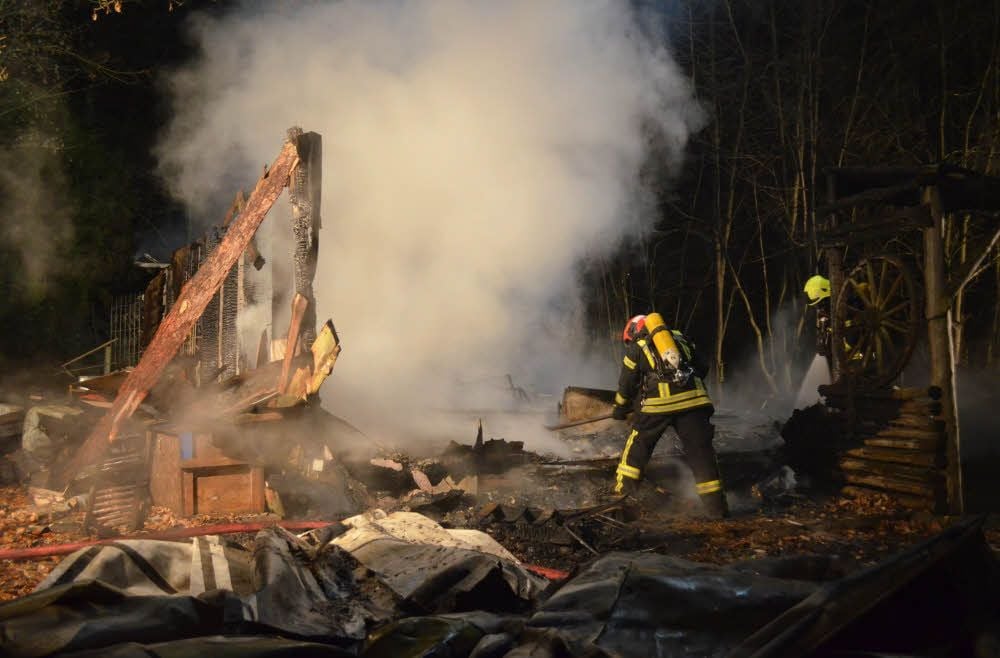 Gut sieben Stunden war die Feuerwehr am 30. November am Ballenstedter Country-Club im Einsatz.