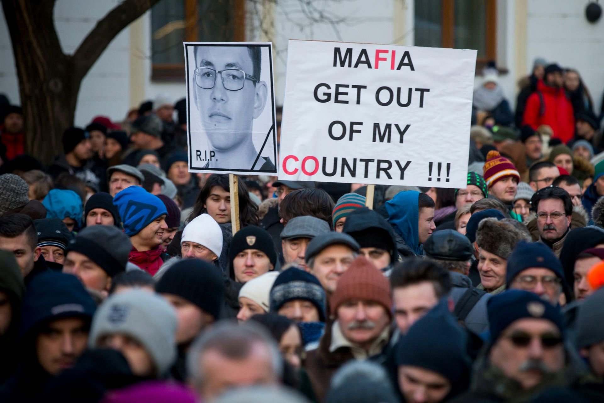 Demonstranten bei einem Protestmarsch in Gedenken an den Journalisten Jan Kuciak und seine Verlobte Martina Kusnirova in Bratislava