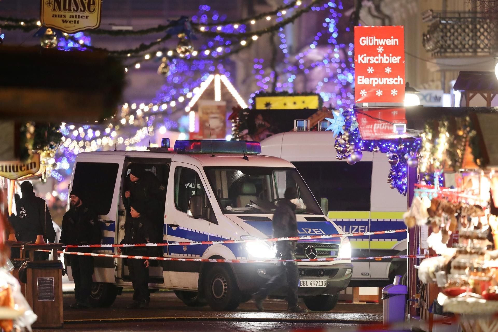 Die Polizei suchte am Abend nach weiteren verdächtigen Gegenständen.